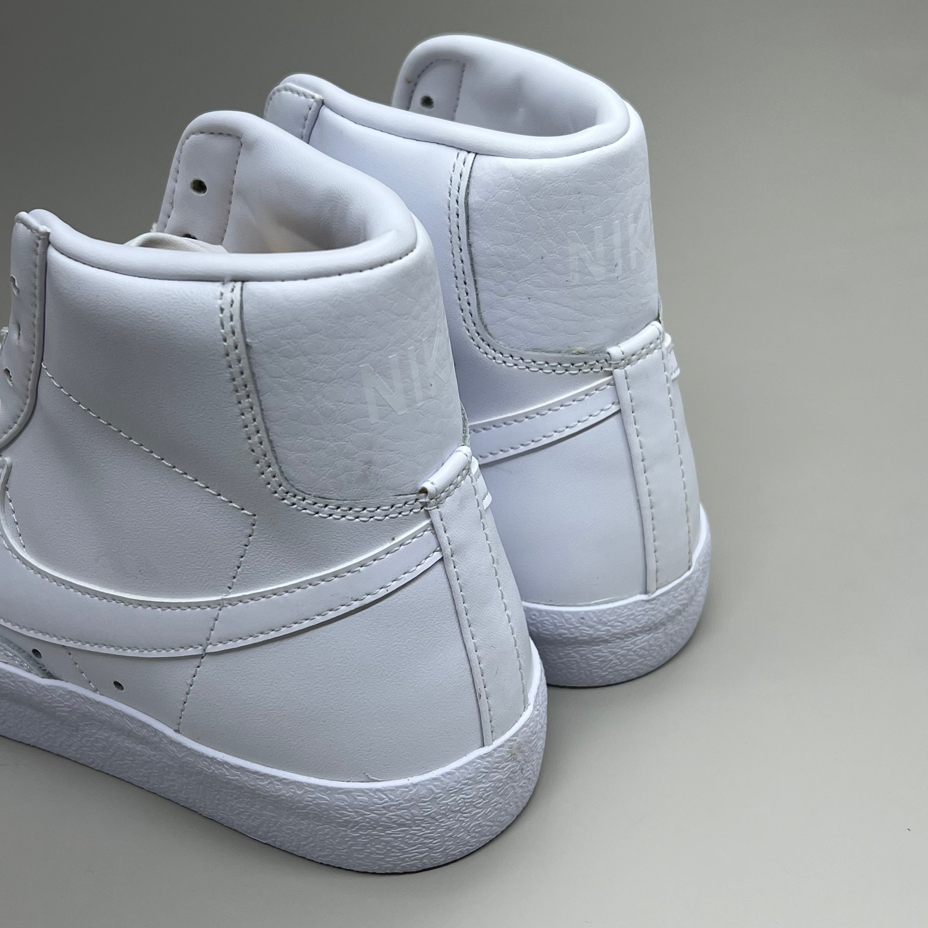 NIKE Blazer Mid 77' High-top Shoes SZ Womens 10 Mens 8.5 White & Peach CZ1055-117