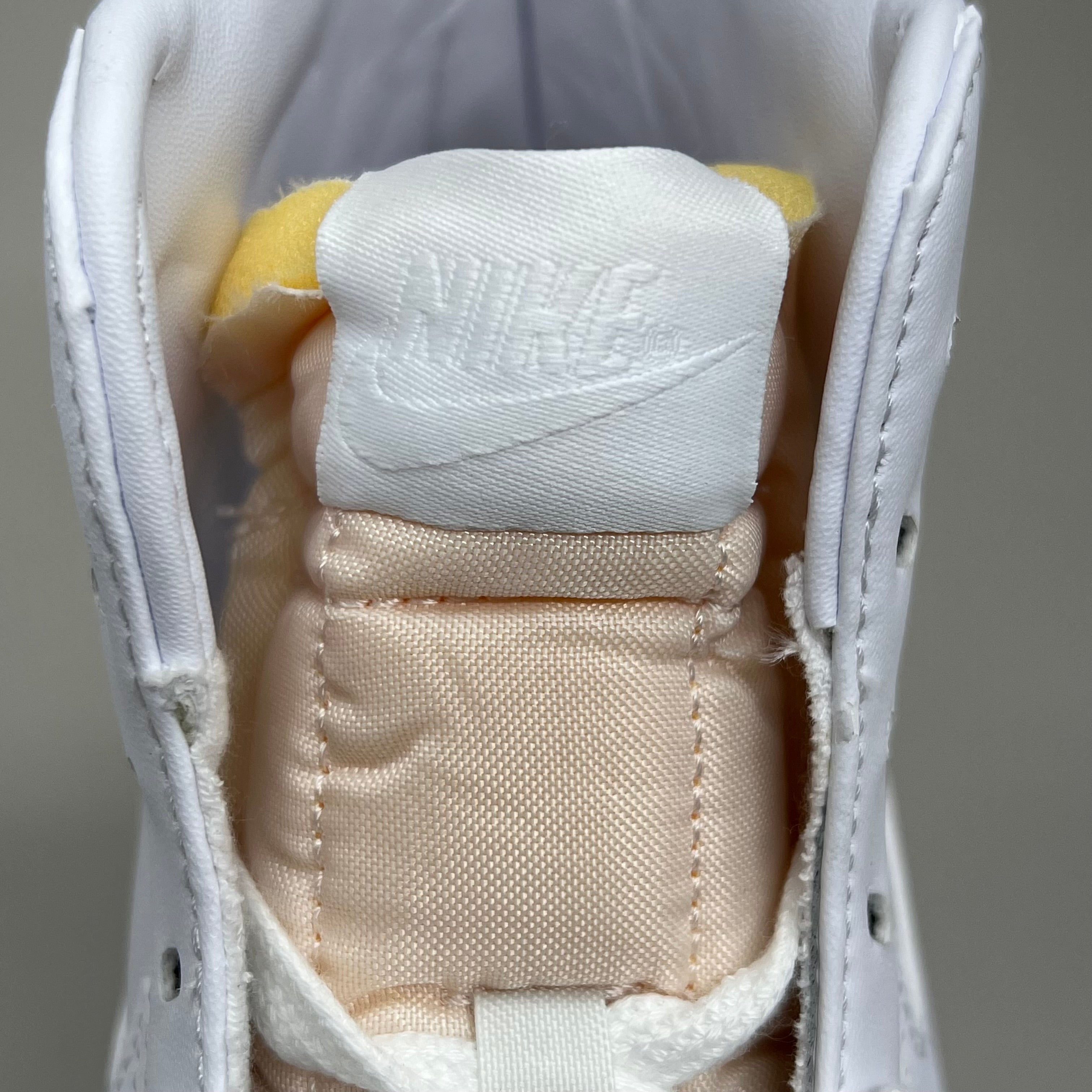 NIKE Blazer Mid 77' High-top Shoes SZ Womens 10 Mens 8.5 White & Peach CZ1055-117