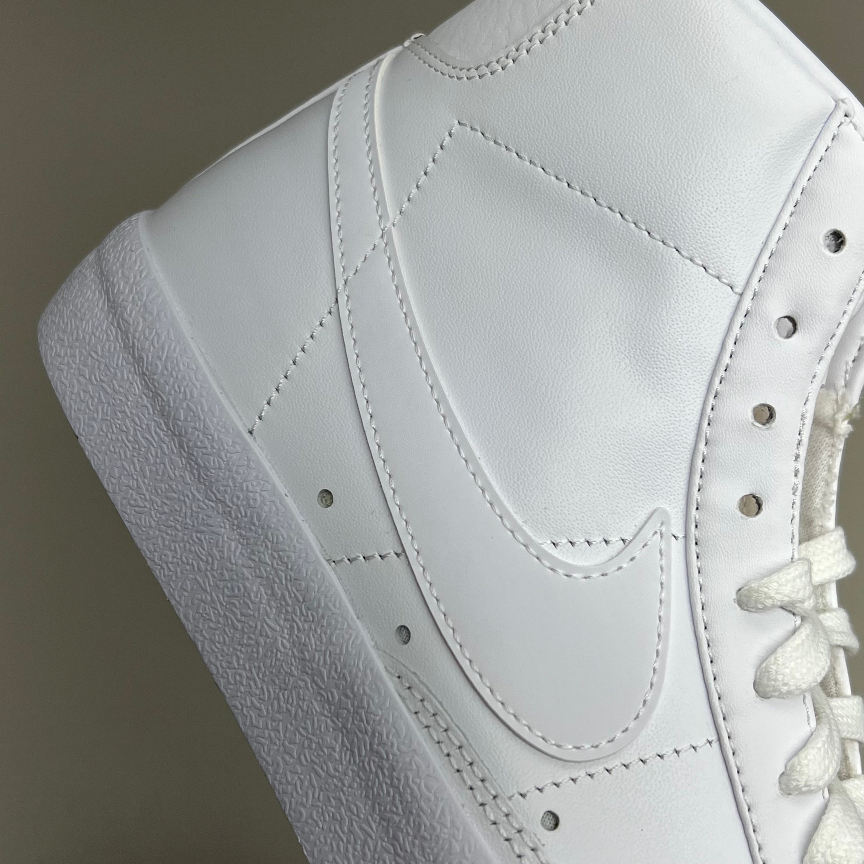 NIKE Blazer Mid 77' High-top Shoes SZ Womens 10 Mens 8.5 White & Peach CZ1055-117