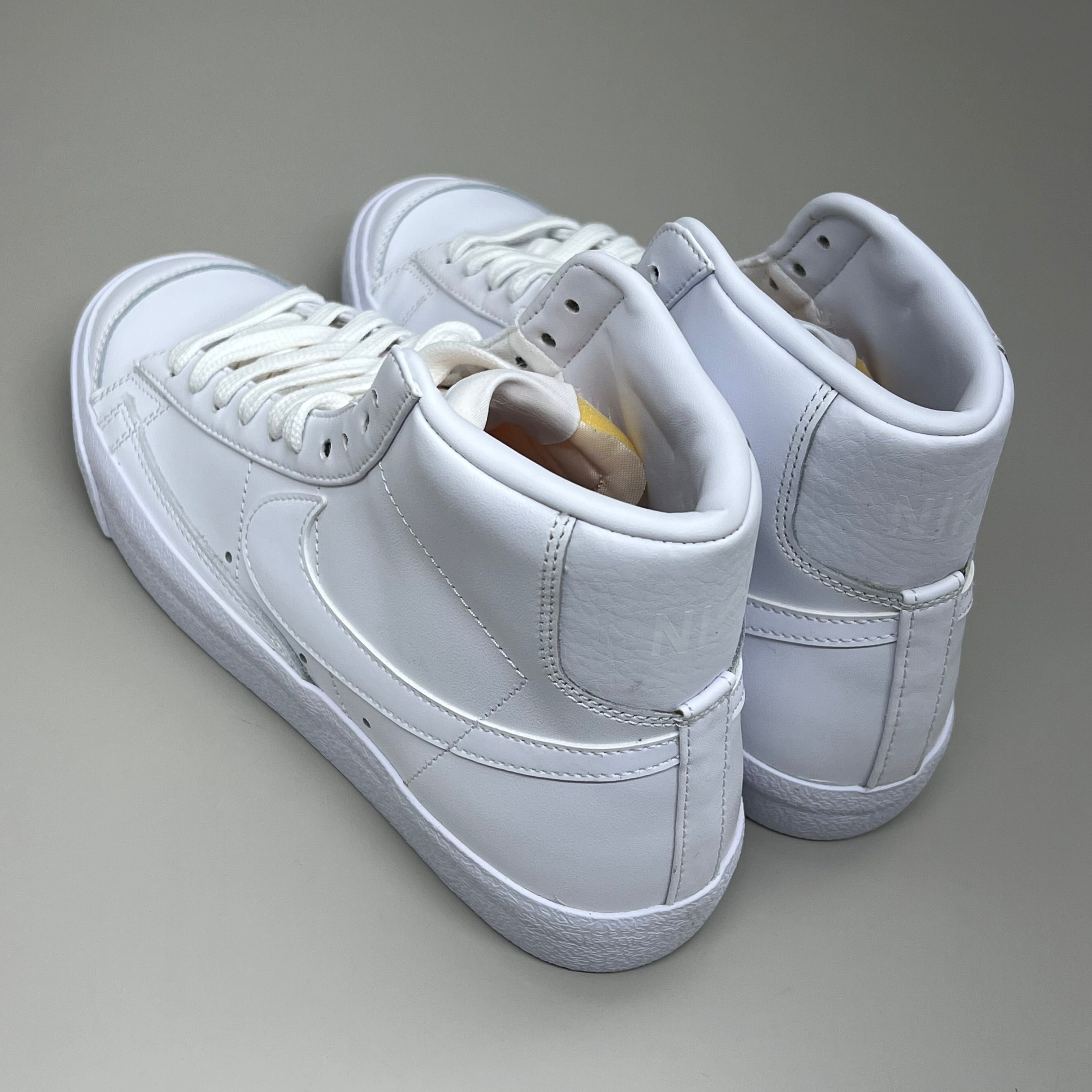 NIKE Blazer Mid 77' High-top Shoes SZ Womens 10 Mens 8.5 White & Peach CZ1055-117